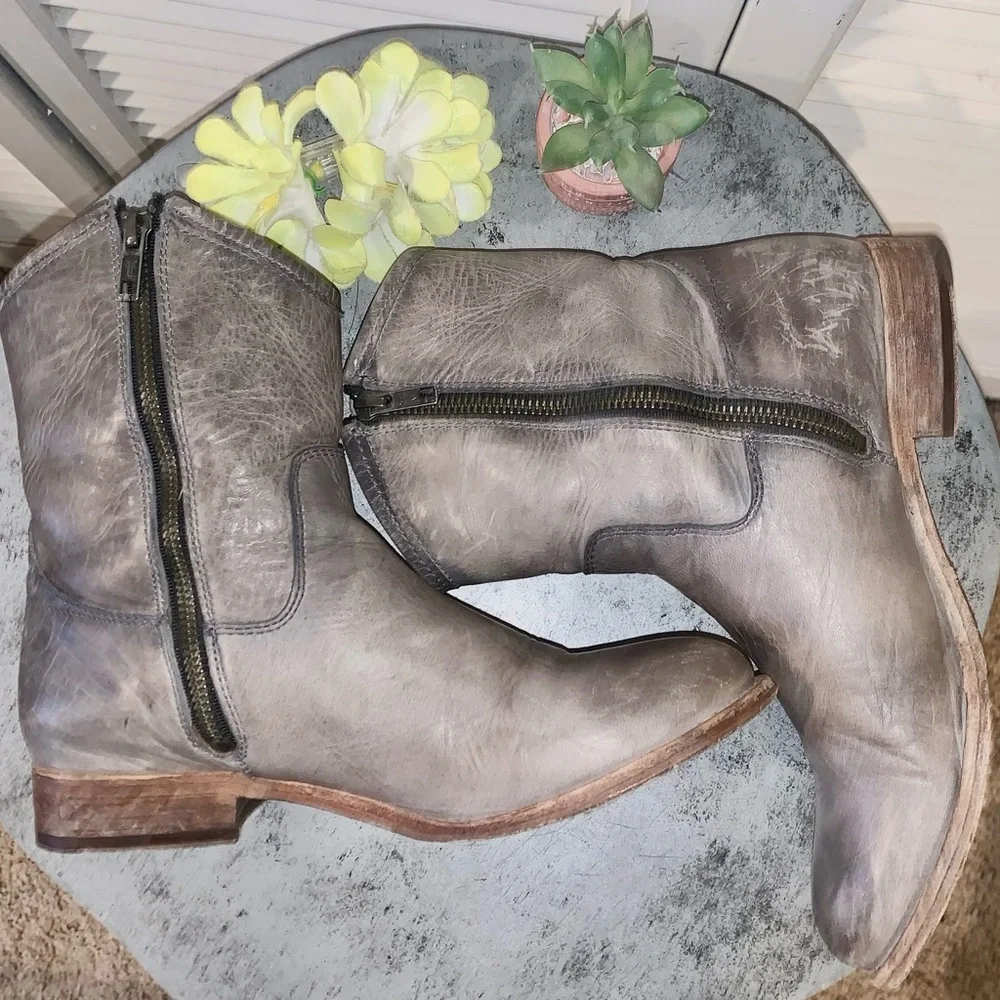 Frye #77908 Melissa Button Leather Antique Washed Women's Biker Boots Size 7 - Picture 3 of 10